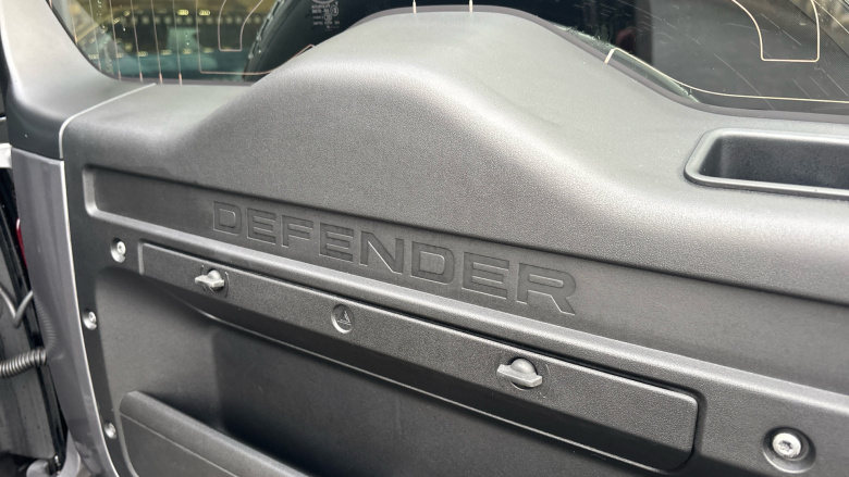 Land Rover Defender 2.0 D240 SE 110 5dr Auto Diesel Estate